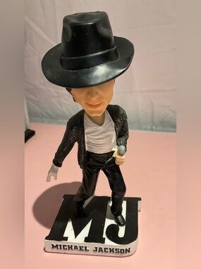 Michael Jackson Bobblehead Nodder 2009 w/ Original Box & COA Triumph Bravado